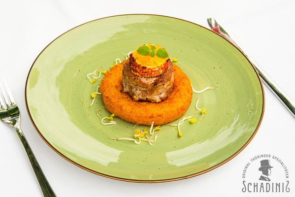 Schadinis - Klossdonut mit gebratenem Schweinemedaillon