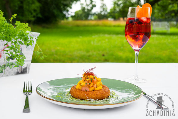 Schadinis - Klossdonut mit Mango-Tomaten-Salsa